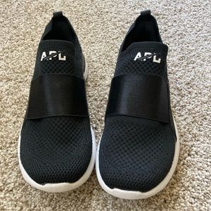 APL techloom bliss  5.5 black with white sole